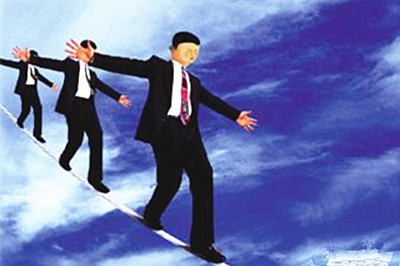 90后找工作奇葩场景 自己玩电脑父母出来投简